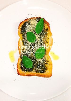 朝食はイタリアン♪ジェノヴェーゼトースト-レシピのメイン写真
