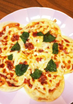 餃子の皮でマルゲリータ風ピザ-レシピのメイン写真