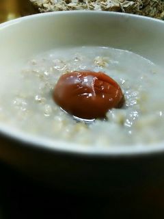 お腹すっきり*梅こぶ茶でオートミール粥-レシピのメイン写真