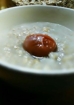 お腹すっきり＊梅こぶ茶でオートミール粥-レシピのメイン写真