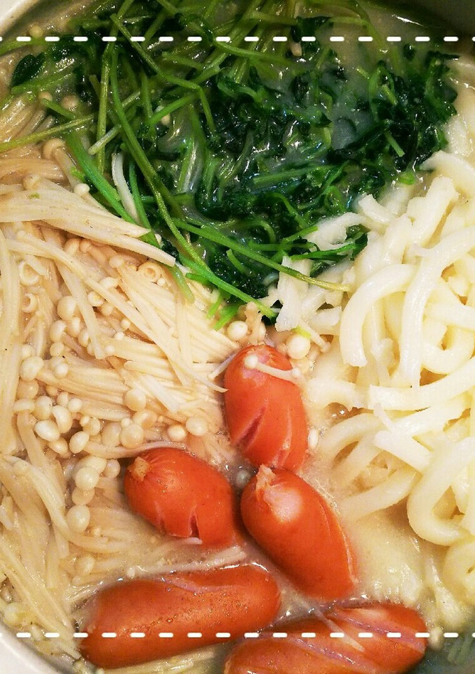 土鍋で簡単！えのきと豆苗のミルクうどん鍋-レシピのメイン写真
