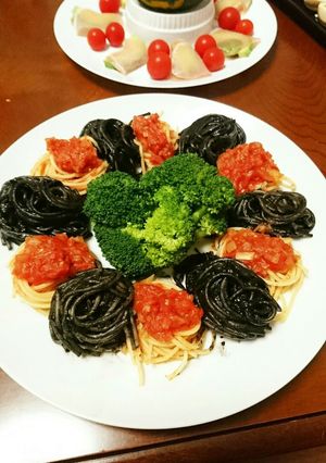 ハロウィンカラーの２色パスタ-レシピのメイン写真