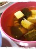 あごだし使用♪鶏肉小松菜豆腐汁