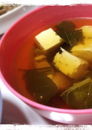 あごだし使用♪鶏肉小松菜豆腐汁-レシピのメイン写真