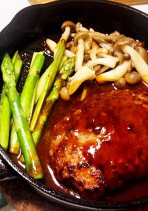 胃袋鷲掴み！伯母直伝の煮込みハンバーグ-レシピのメイン写真
