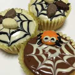 รูปของ 簡単♪クモの巣カップケーキ　ハロウィン