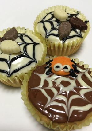 簡単♪クモの巣カップケーキ　ハロウィン-レシピのメイン写真