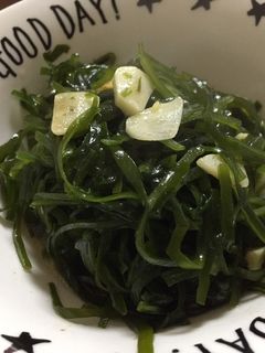 ダシダでごま油香る刻みこんぶにんにく炒め-レシピのメイン写真
