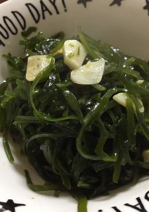 ダシダでごま油香る刻みこんぶにんにく炒め-レシピのメイン写真