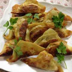 รูปของ ワンタンの皮で餃子風