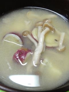 *さつま芋としめじのみそ汁*-レシピのメイン写真