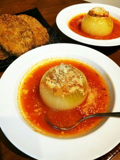 ハンバーグ種で!スタッフドオニオンスープ-レシピのメイン写真