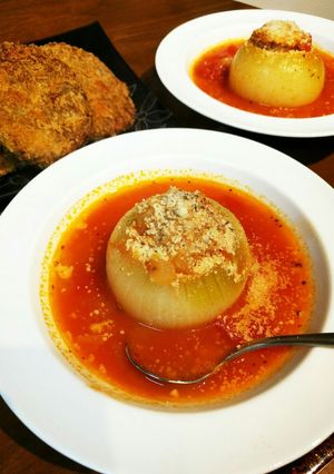 ハンバーグ種で！スタッフドオニオンスープ-レシピのメイン写真