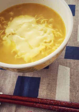 サッポロ一番でチーズカレーラーメン!!-レシピのメイン写真