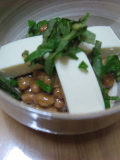 納豆に豆腐と大葉~ο~ο~ο-レシピのメイン写真
