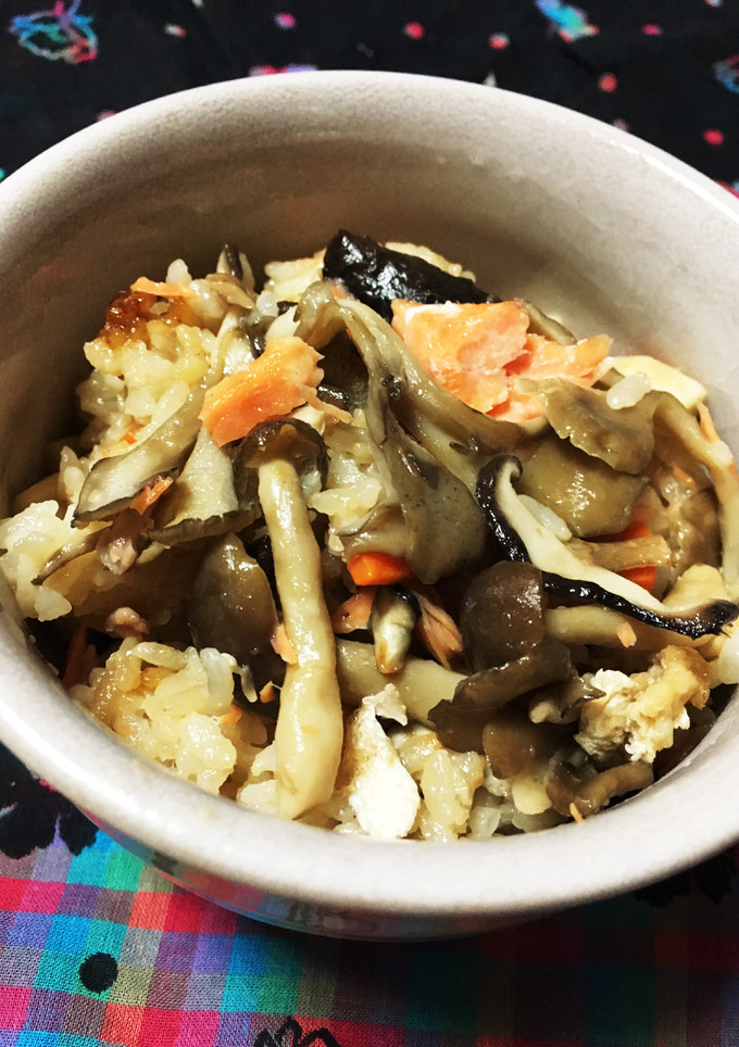 簡単!！銀鮭と三種のキノコで炊き込みご飯-レシピのメイン写真