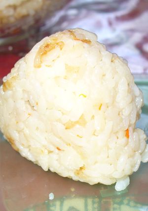 炊き込みご飯ＤＥ味変わるおにぎり(■)-レシピのメイン写真