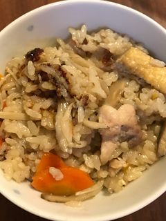 出汁が決め手、鶏ときのこの炊き込みご飯-レシピのメイン写真