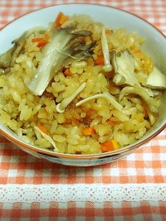 きのこたっぷり炊き込みごはん-レシピのメイン写真