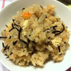 ひじきとごぼうの炊き込みご飯(五目ご飯)-レシピのメイン写真