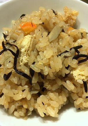 ひじきとごぼうの炊き込みご飯(五目ご飯)-レシピのメイン写真