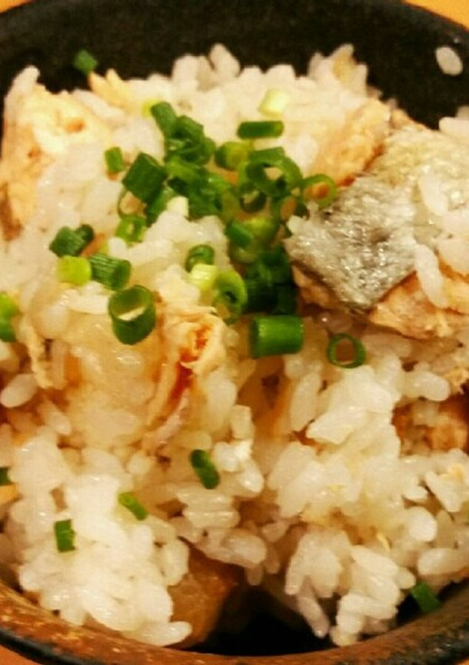炊飯器で 秋鮭と銀杏の炊き込みご飯-レシピのメイン写真
