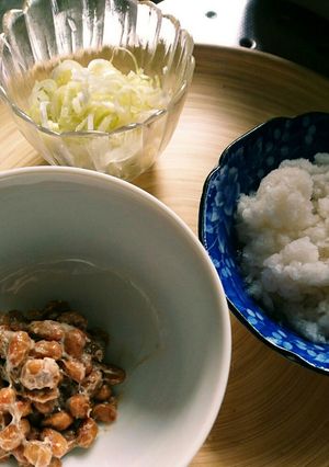 簡単、昼食。薬味いろいろ♪納豆うどん-レシピのメイン写真