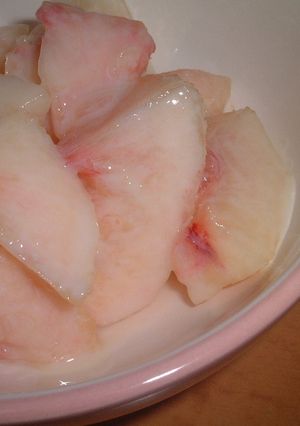 桃　with　コンデンスミルク-レシピのメイン写真
