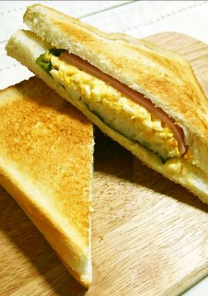 休日の朝食に！具だくさんホットサンド-レシピのメイン写真