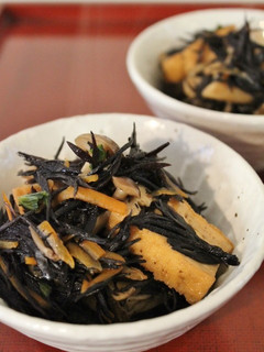 調味料は全て同量♪野菜と厚揚げのひじき煮-レシピのメイン写真