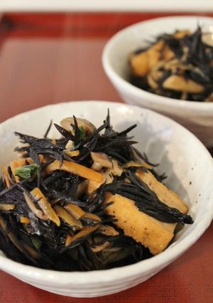 調味料は全て同量♪野菜と厚揚げのひじき煮-レシピのメイン写真