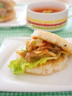 ダシダで肉野菜炒めライスバーガー-レシピのメイン写真