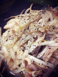 かんたん♡節約♡鶏皮ともやしの炒めもの-レシピのメイン写真