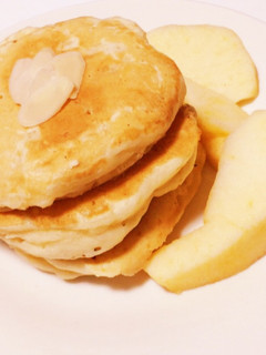 簡単*もちもちりんごホットケーキ-レシピのメイン写真