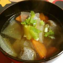 รูปของ 野菜の旨味たっぷり具だくさんお吸い物