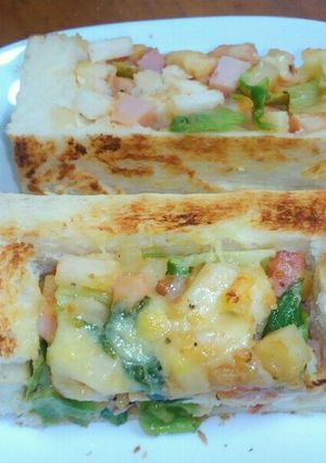 在り合わせで野菜炒めのチーズトースト-レシピのメイン写真