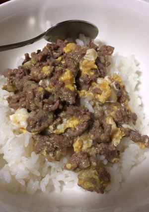 男子ごはんアレンジ。ひき肉で親子丼風。-レシピのメイン写真