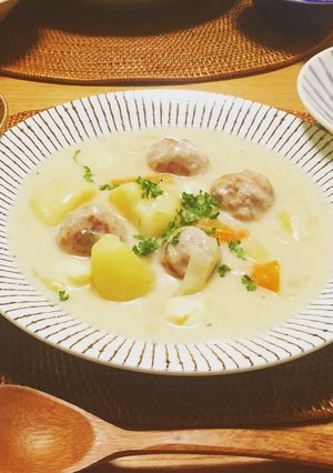 分ける派♡ミートボールクリームシチュー♡-レシピのメイン写真