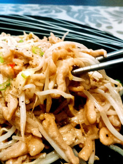 ご飯、湯麺や焼きそばに♥モヤシと豚肉炒め-レシピのメイン写真