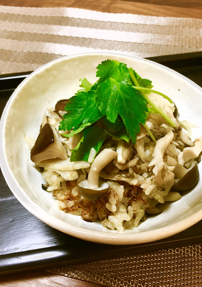 あごだし香る〜きのこたっぷり炊き込みご飯-レシピのメイン写真