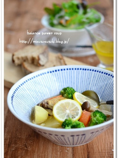手羽先とごろごろ野菜の食べるレモンスープ-レシピのメイン写真