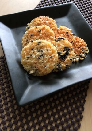 簡単!おつまみ☆低糖質チーズせんべい-レシピのメイン写真