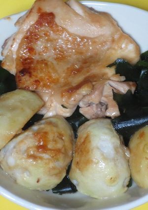 鶏ももと生わかめの生だしつゆ炒め-レシピのメイン写真