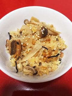 秋の味覚☆秋刀魚ときのこの炊き込みごはん-レシピのメイン写真