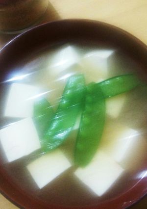 我が家の味噌汁(豆腐と絹さや)-レシピのメイン写真