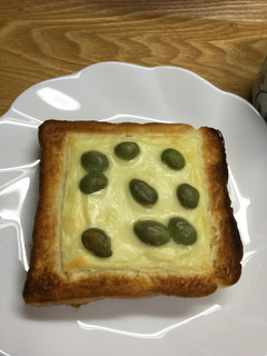 黒枝豆をのせたチーズトースト-レシピのメイン写真