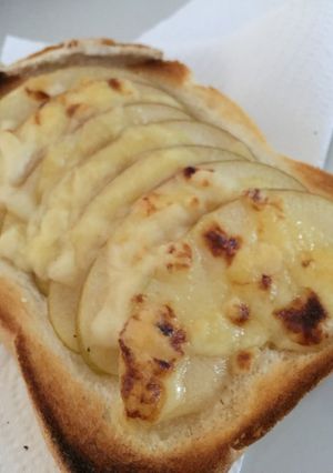 材料4つ 簡単りんごチーズトースト-レシピのメイン写真
