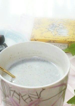 女性の味方♪ホット 黒ゴマきな粉-レシピのメイン写真