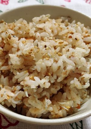 梅おかか胡麻しらす混ぜご飯♡おにぎりにも-レシピのメイン写真