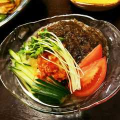 รูปของ 【麺類】海の幸♡天然太もずく入り韓国冷麺
